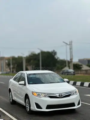 Toyota Camry LE 4dr Sedan (2.5L 4cyl 6A) 2014 White