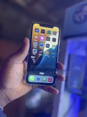 Apple iPhone XR 64 GB White