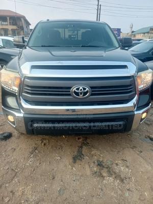 Toyota Tundra SR5 4dr Double Cab 4WD LB (5.7L 8cyl 6A) 2015 Black