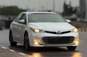 Toyota Avalon XLE Sedar FWD (3.5L 6cyl 6A) 2013 White