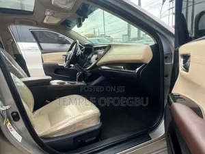 Toyota Avalon XLE 4dr Sedan (3.5L 6cyl 6A) 2015 Gold