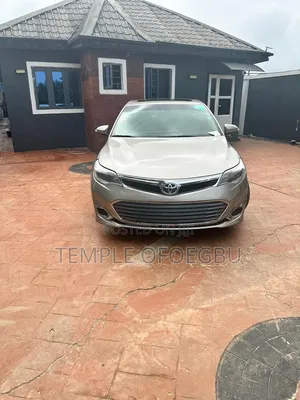 Toyota Avalon XLE 4dr Sedan (3.5L 6cyl 6A) 2015 Gold