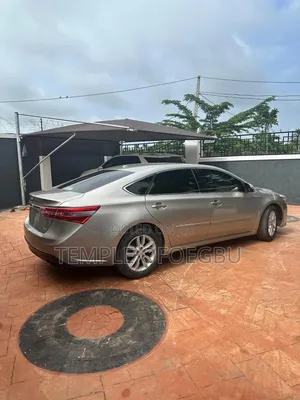 Toyota Avalon XLE 4dr Sedan (3.5L 6cyl 6A) 2015 Gold