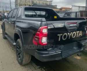Toyota Hilux 2021 Black