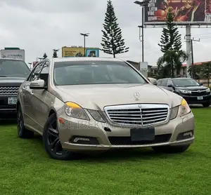 Mercedes-Benz E350 Base 4Matic Sedan AWD (3.5L 6cyl 7A) 2010 Gold