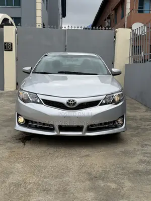 Toyota Camry SE 4dr Sedan (2.5L 4cyl 6A) 2013 Silver