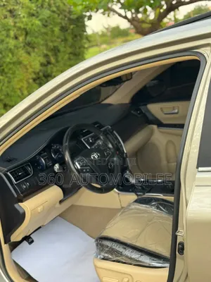 Toyota Camry XLE V6 4dr Sedan (3.6L 6cyl 6A) 2016 Gold