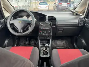 Opel Zafira 2005 Burgundy