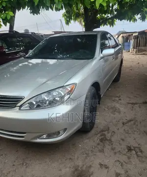 Toyota Camry XLE V6 4dr Sedan (3.0L 6cyl 5A) 2004 Silver