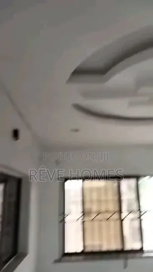 3bdrm Block of Flats in Soluyi for rent