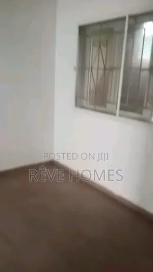 3bdrm Block of Flats in Soluyi for rent