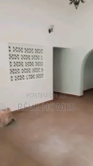 3bdrm Block of Flats in Soluyi for rent