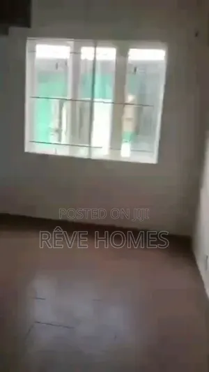 3bdrm Block of Flats in Soluyi for rent