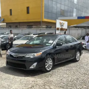 Toyota Camry XLE 4dr Sedan (2.5L 4cyl 6A) 2013 Black
