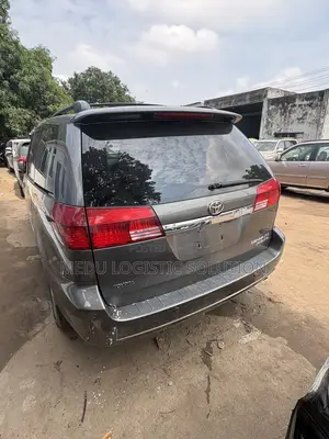 Toyota Sienna XLE AWD (3.3L V6 5A) 2004 Gray