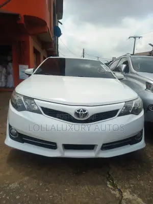 Toyota Camry SE 4dr Sedan (2.5L 4cyl 6A) 2014 White