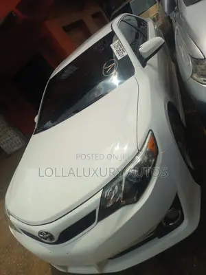 Toyota Camry SE 4dr Sedan (2.5L 4cyl 6A) 2014 White