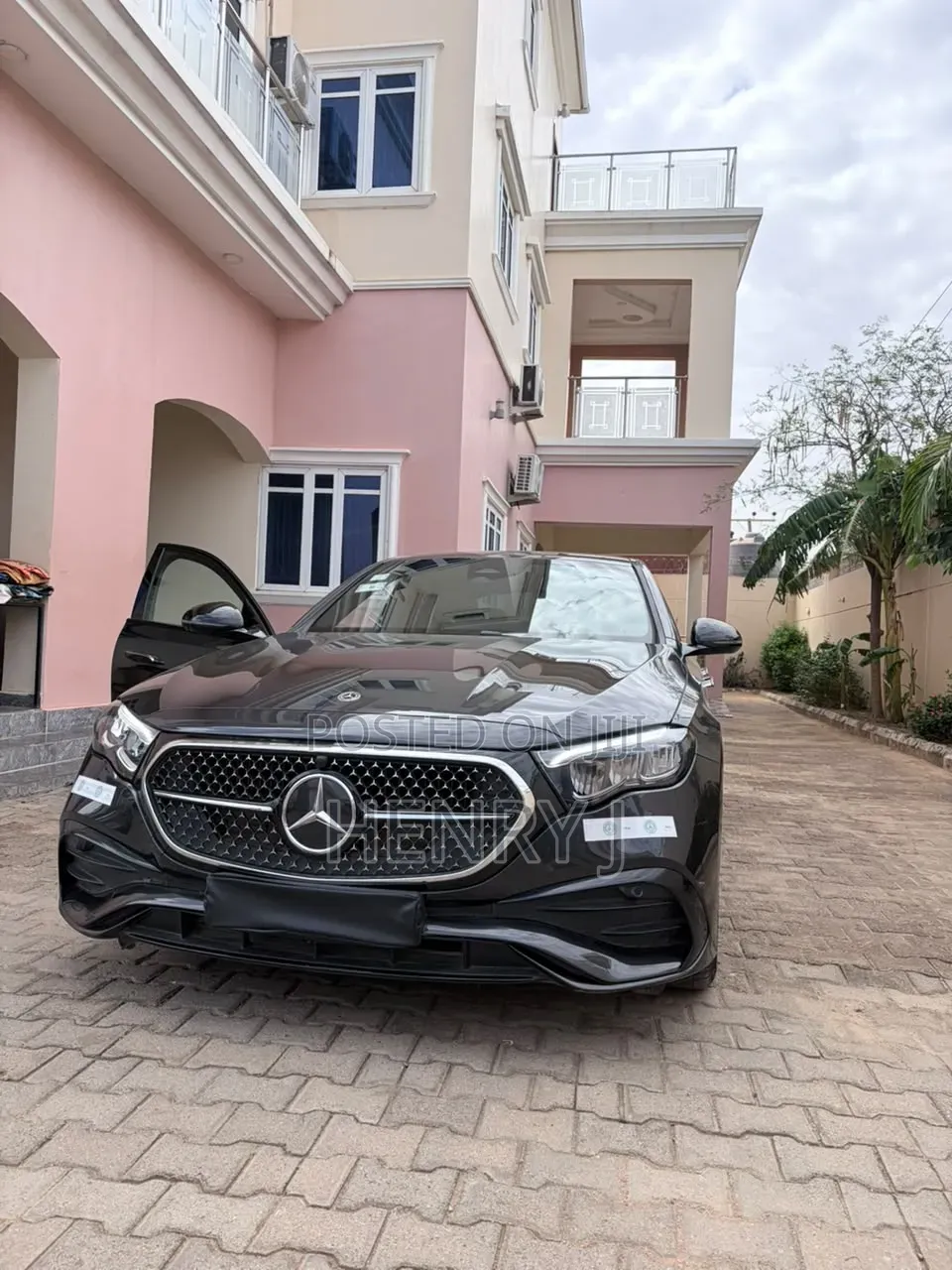 Mercedes-Benz E200 2025 Black