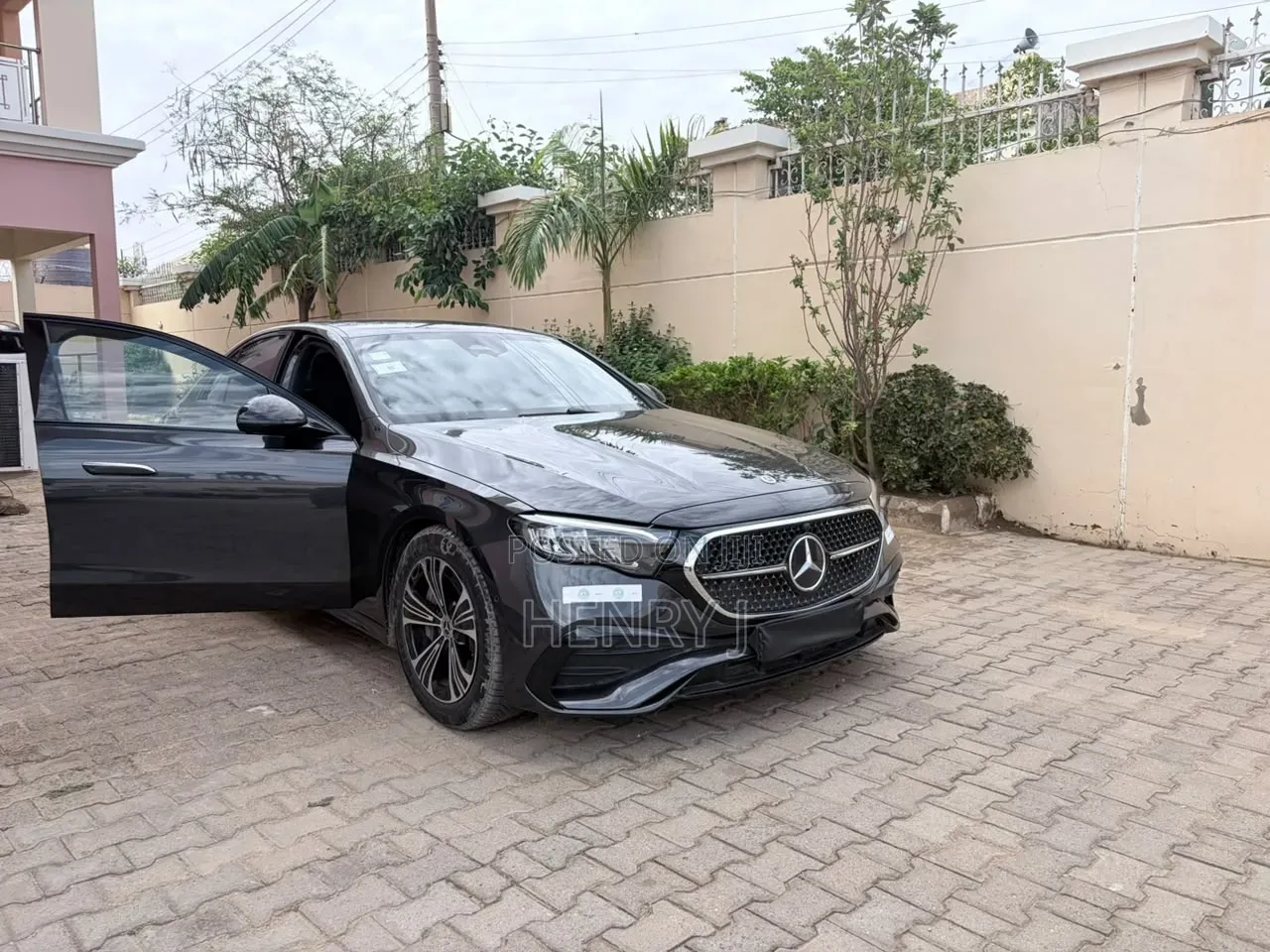 Mercedes-Benz E200 2025 Black