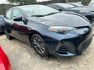 Toyota Corolla 2017 Green