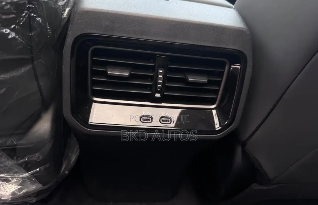 Toyota RAV4 SE 2026 Black