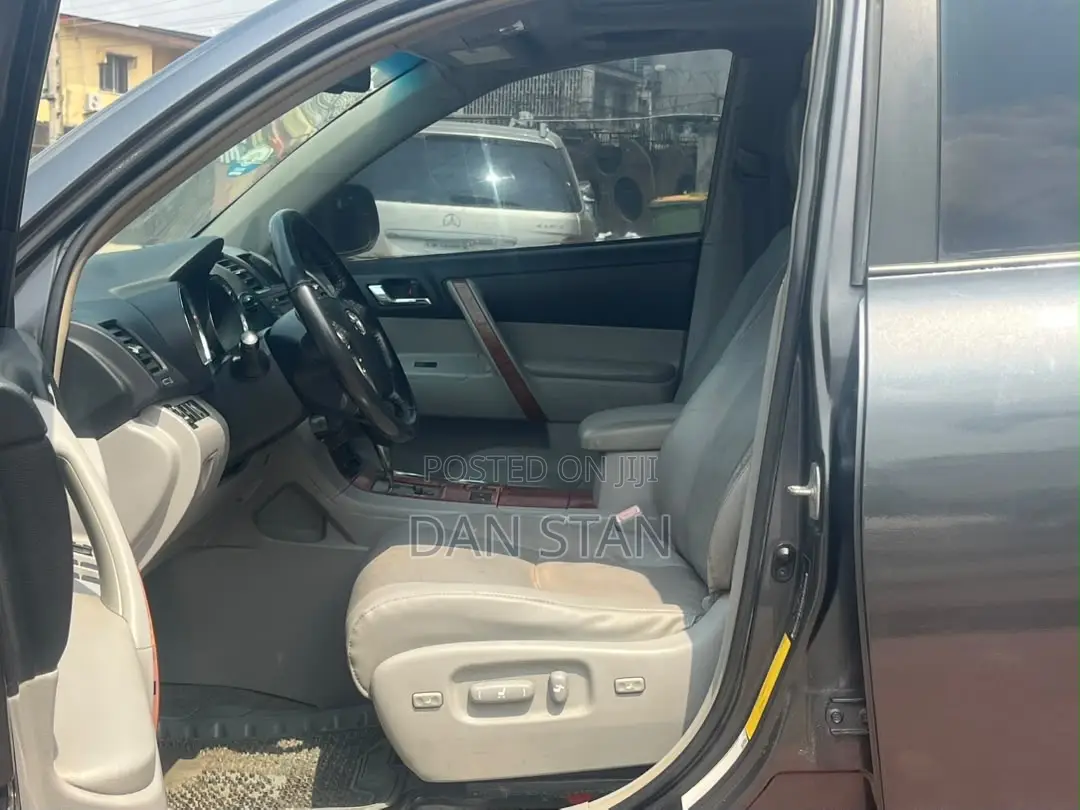 Toyota Highlander 2010 Gray
