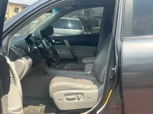 Toyota Highlander 2010 Gray