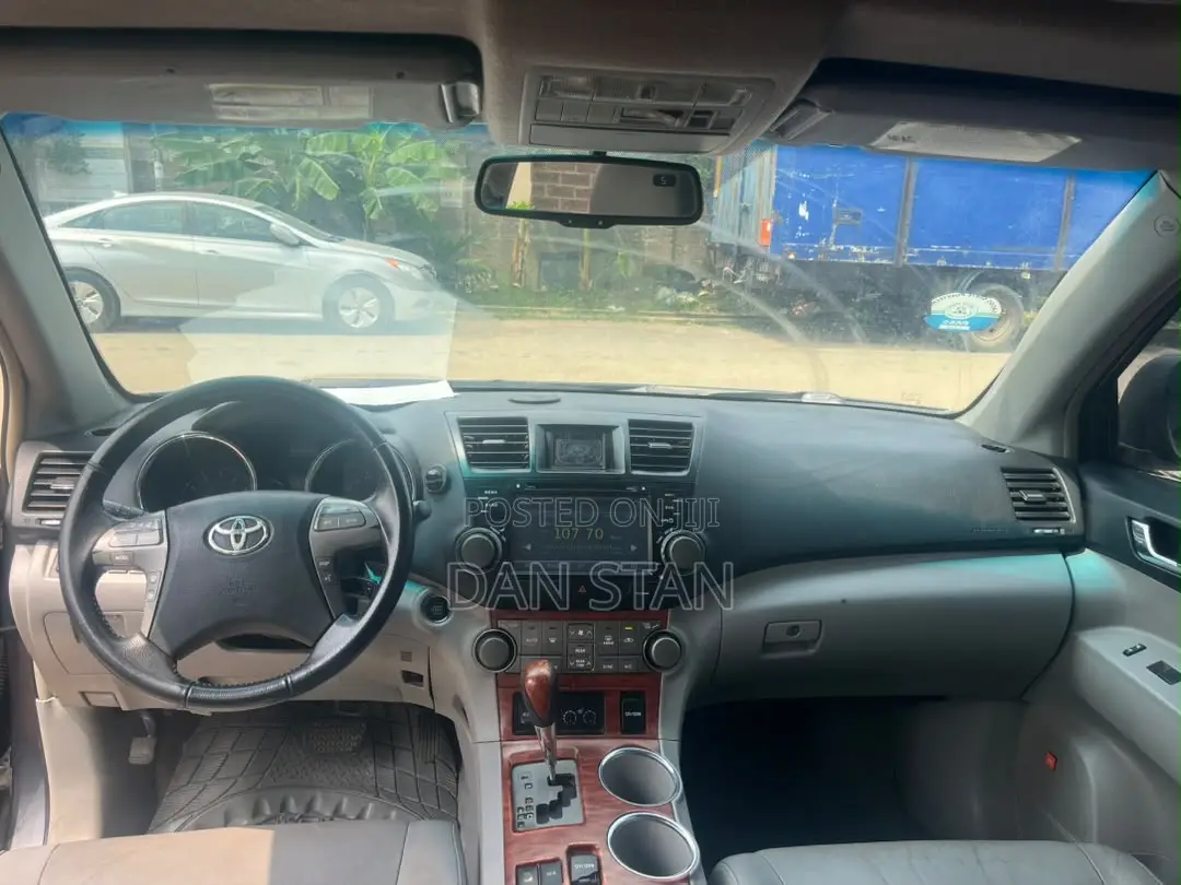 Toyota Highlander 2010 Gray