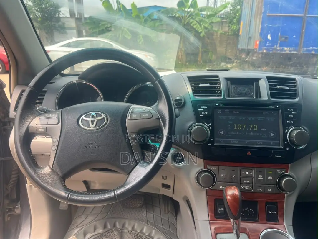 Toyota Highlander 2010 Gray