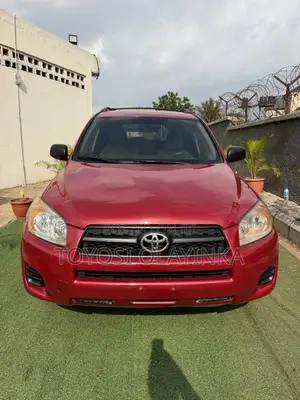 Toyota RAV4 2.5 2011 Red