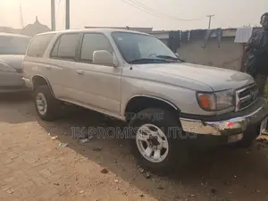 Toyota 4-Runner 2002 Gold