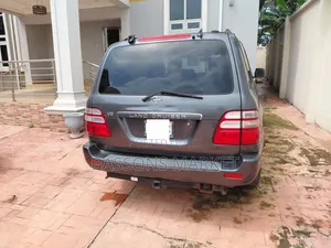 Toyota Land Cruiser 2005 Gray