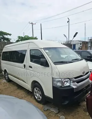 Toyota HiAce 2016 White
