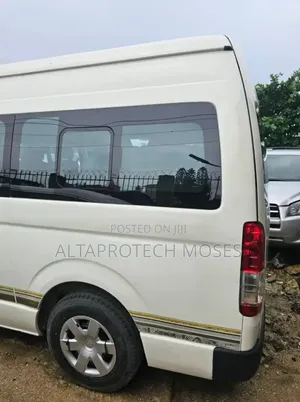 Toyota HiAce 2016 White
