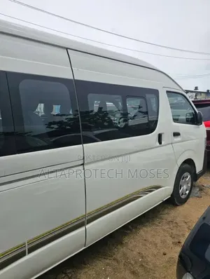 Toyota HiAce 2016 White