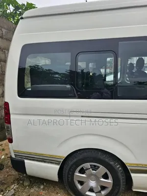 Toyota HiAce 2016 White