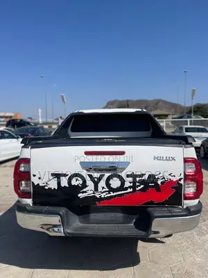 Toyota Hilux 2015 White