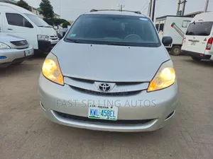 Toyota Sienna 2009 Silver