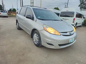 Toyota Sienna 2009 Silver