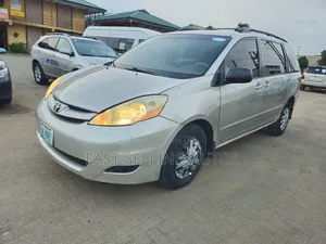 Toyota Sienna 2009 Silver