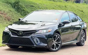 Toyota Camry SE FWD (2.5L 4cyl 8AM) 2018 Black