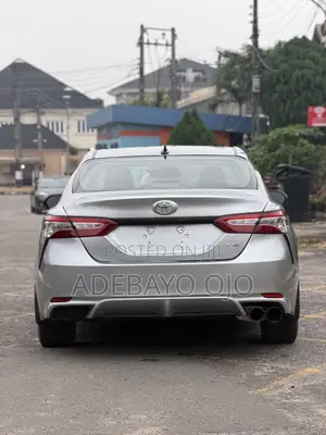 Toyota Camry SE FWD 2020 Silver