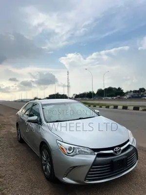 Toyota Camry XLE 4dr Sedan (2.5L 4cyl 6A) 2016 Silver
