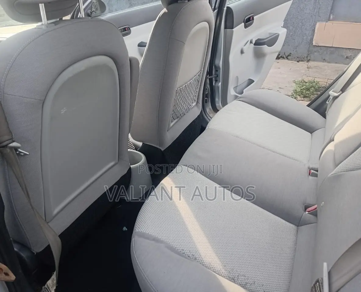Hyundai Accent 2009 Silver