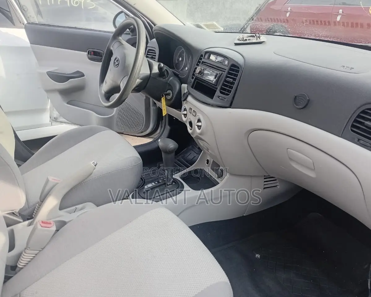Hyundai Accent 2009 Silver