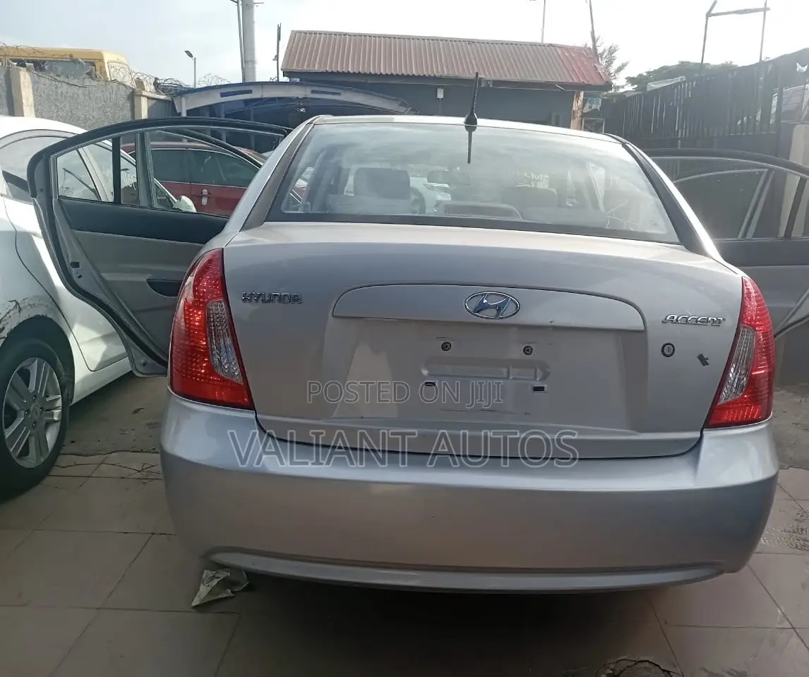 Hyundai Accent 2009 Silver