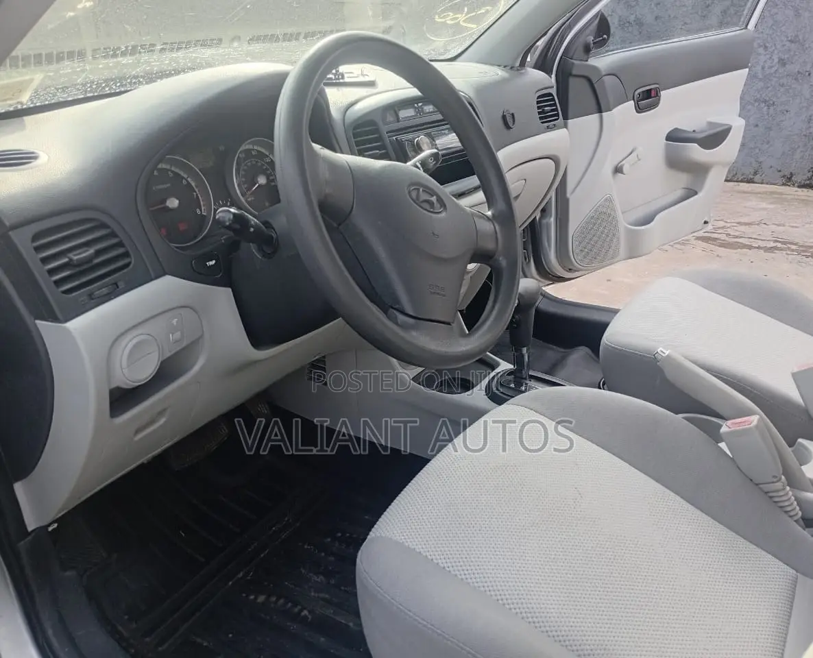 Hyundai Accent 2009 Silver