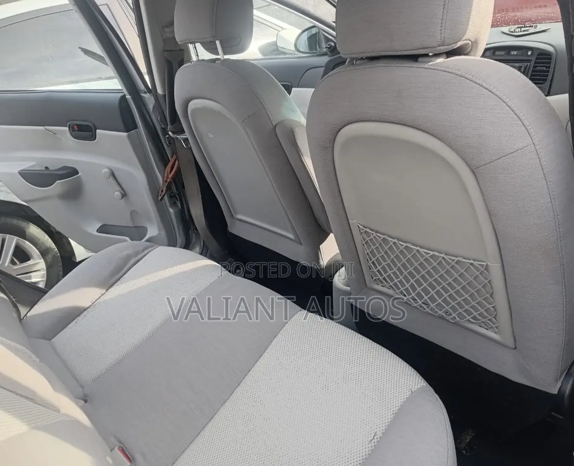 Hyundai Accent 2009 Silver