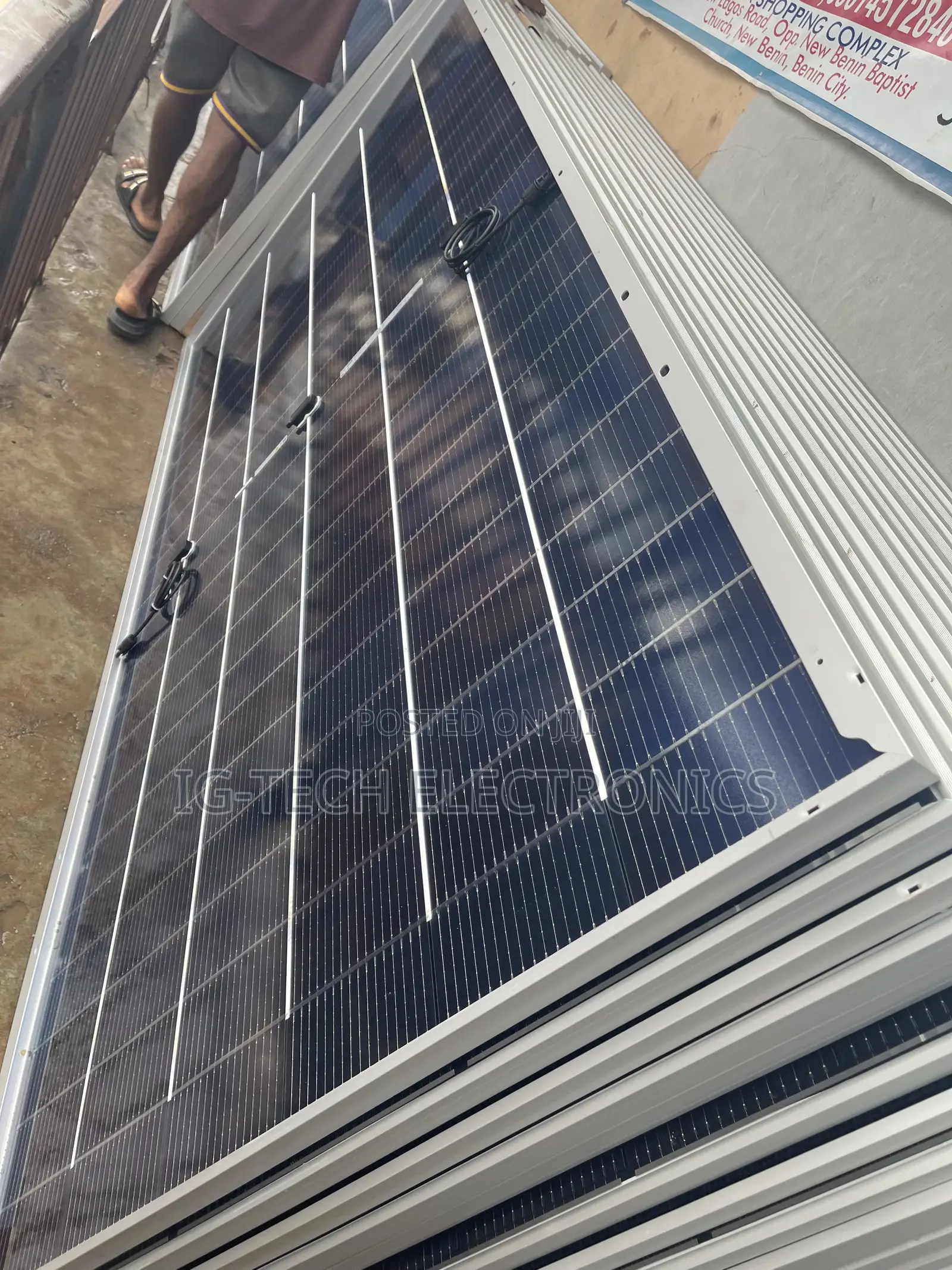JINKO 590w Bifacial Solar Panel