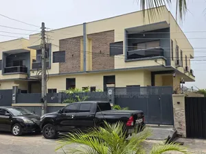 4bdrm Duplex in Maryland Estate for sale